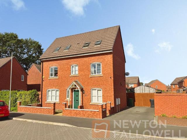4 bedroom detached house for sale