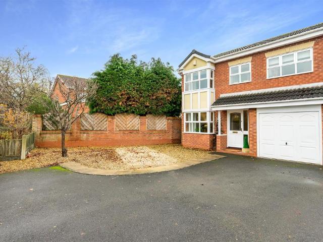 4 bedroom detached house for sale