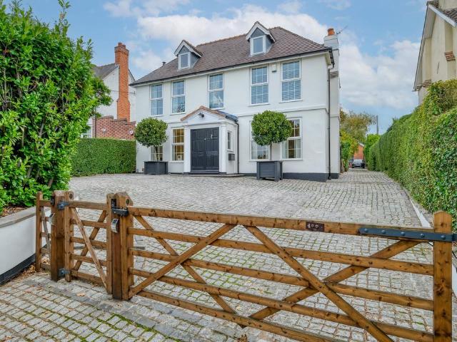 4 bedroom detached house for sale
