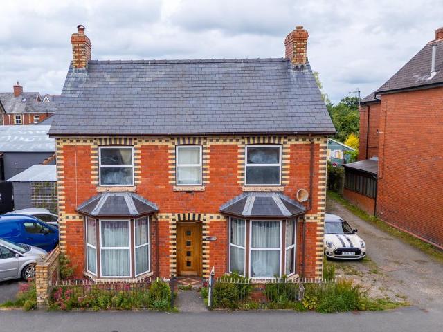 6 bedroom detached house for sale