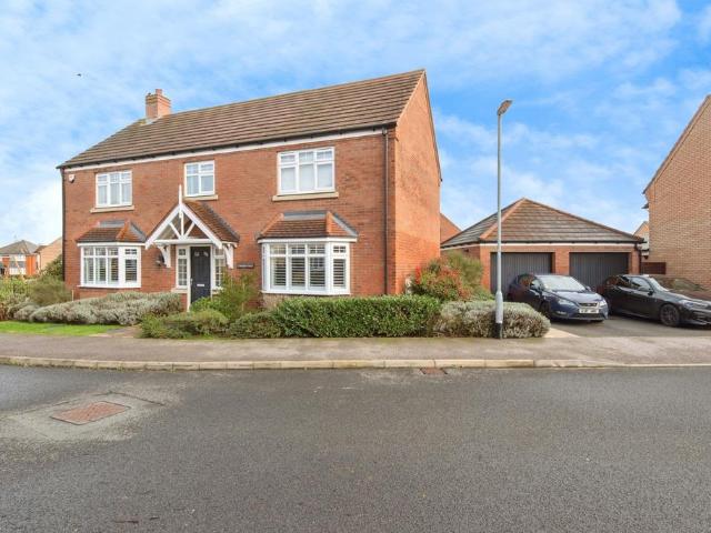 4 bedroom detached house for sale