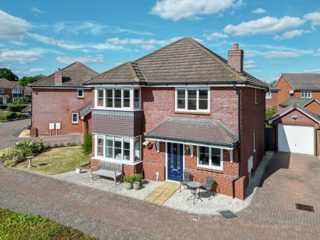 4 bedroom detached house for sale