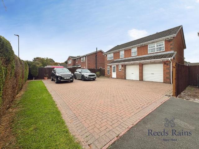 4 bedroom detached house for sale