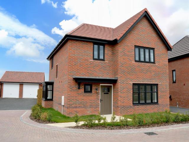 4 bedroom detached house for sale