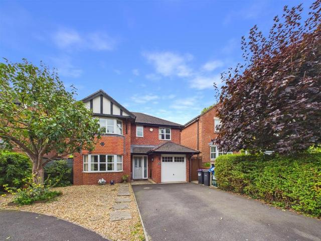 4 bedroom detached house for sale