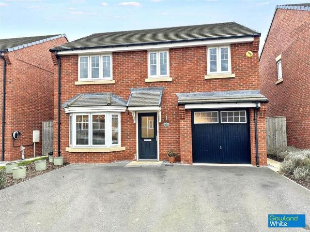4 bedroom detached house for sale