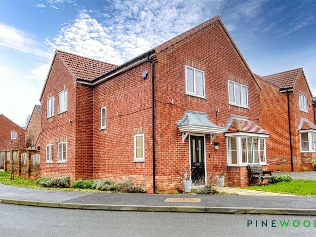 4 bedroom detached house for sale