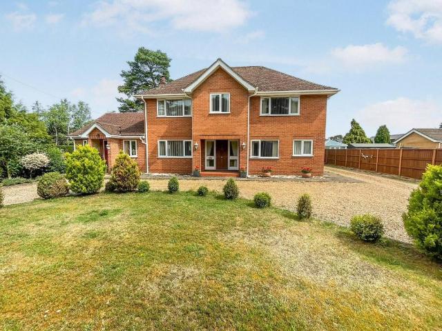4 bedroom detached house for sale
