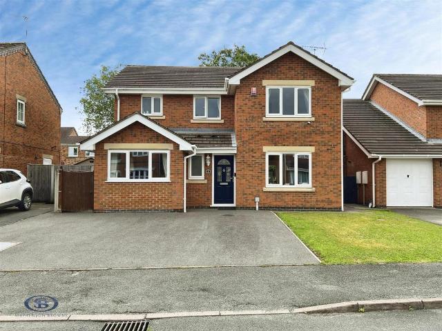 4 bedroom detached house for sale