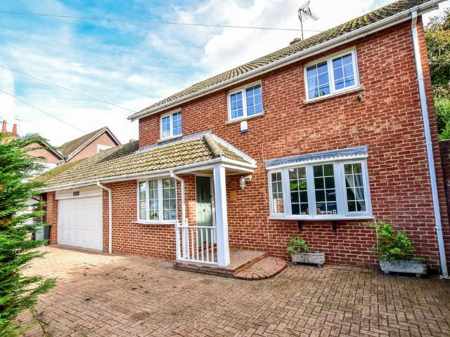 4 bedroom detached house for sale