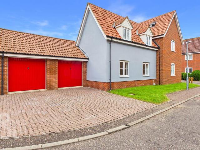 4 bedroom detached house for sale
