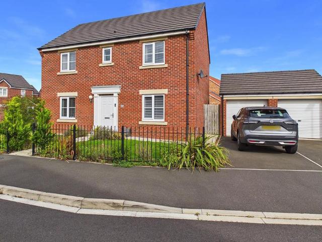 4 bedroom detached house for sale