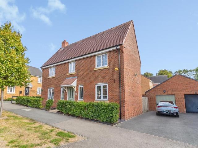 4 bedroom detached house for sale