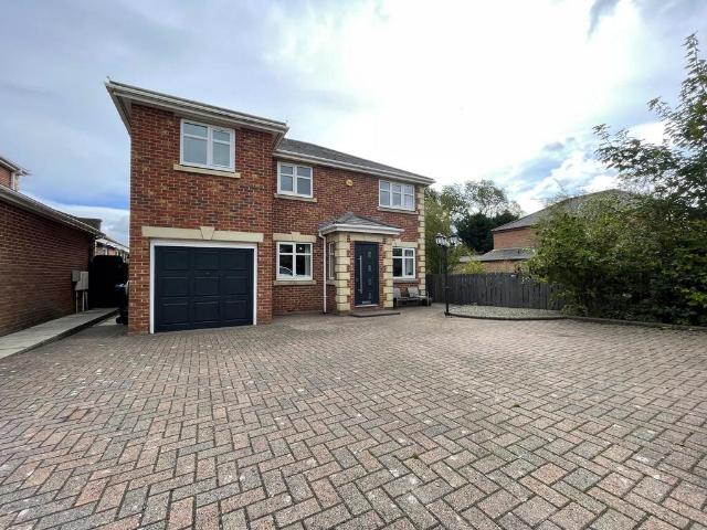4 bedroom detached house for sale
