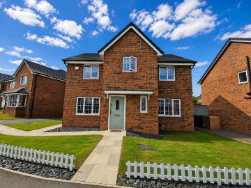 4 bedroom detached house for sale
