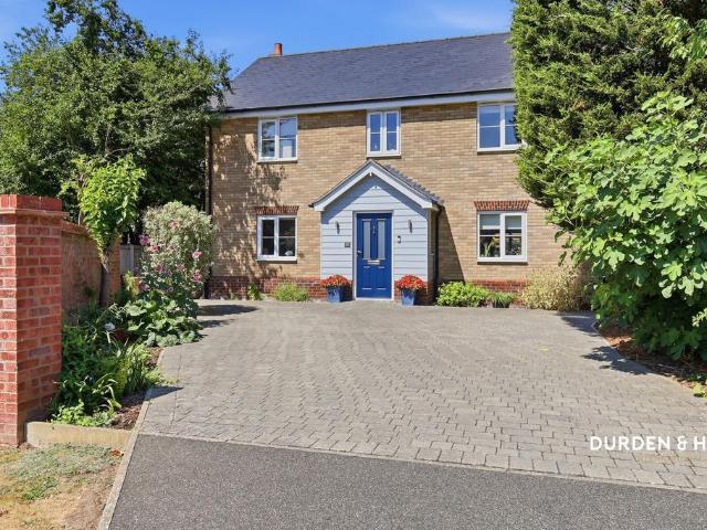 4 bedroom detached house for sale