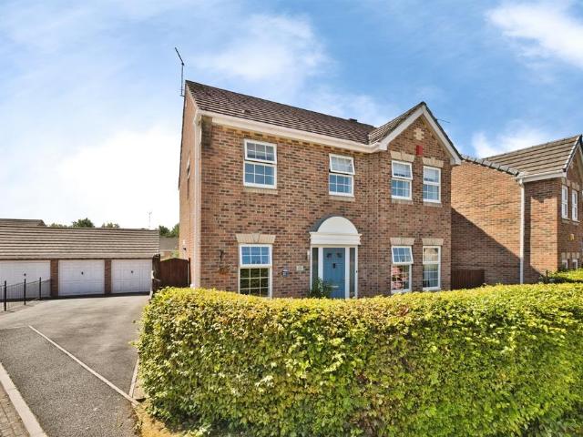 4 bedroom detached house for sale