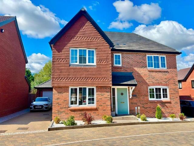 4 bedroom detached house for sale