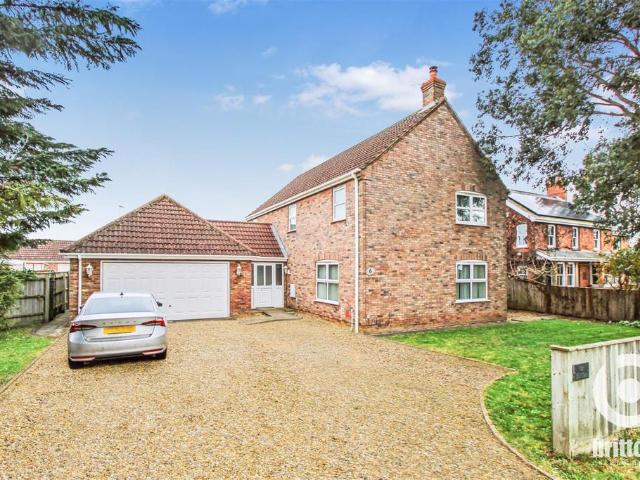 4 bedroom detached house for sale