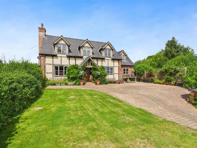 4 bedroom detached house for sale