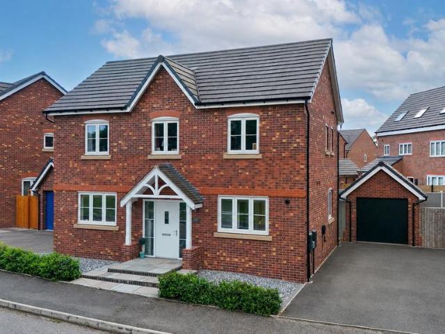 4 bedroom detached house for sale