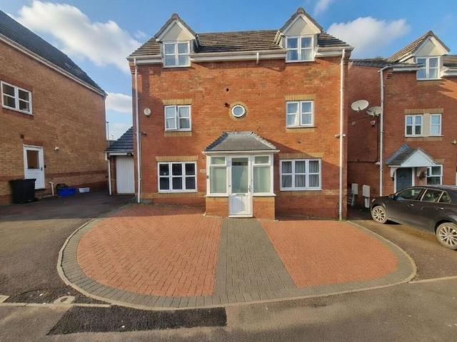 4 bedroom detached house for sale