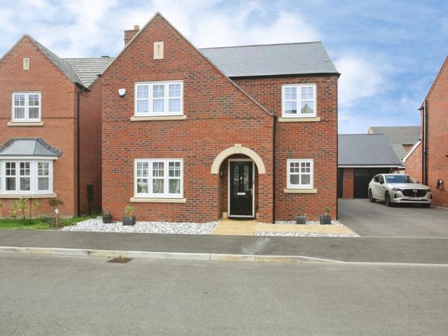 4 bedroom detached house for sale