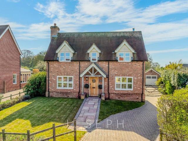 4 bedroom detached house for sale