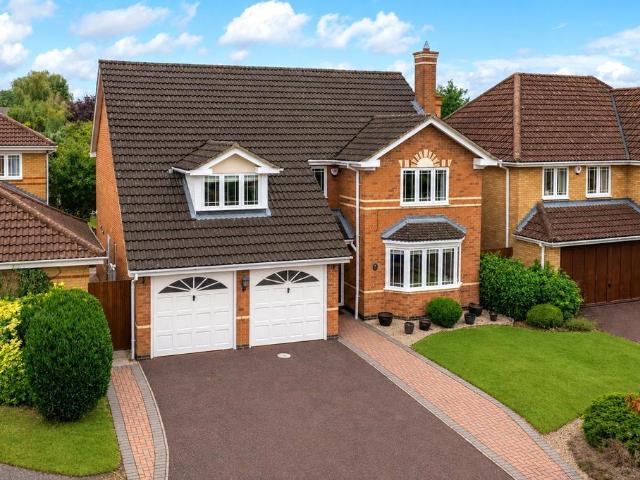 4 bedroom detached house for sale