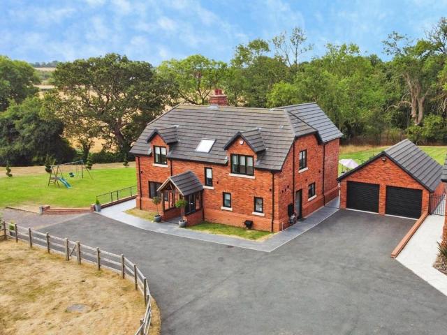 4 bedroom detached house for sale