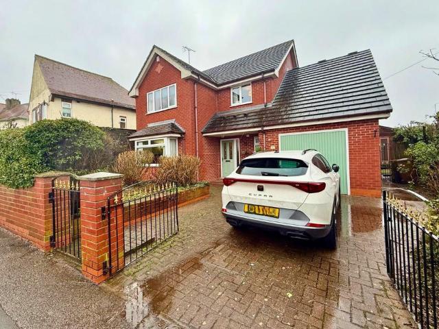 4 bedroom detached house for sale