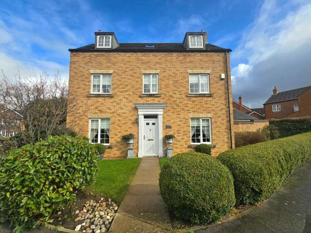 4 bedroom detached house for sale