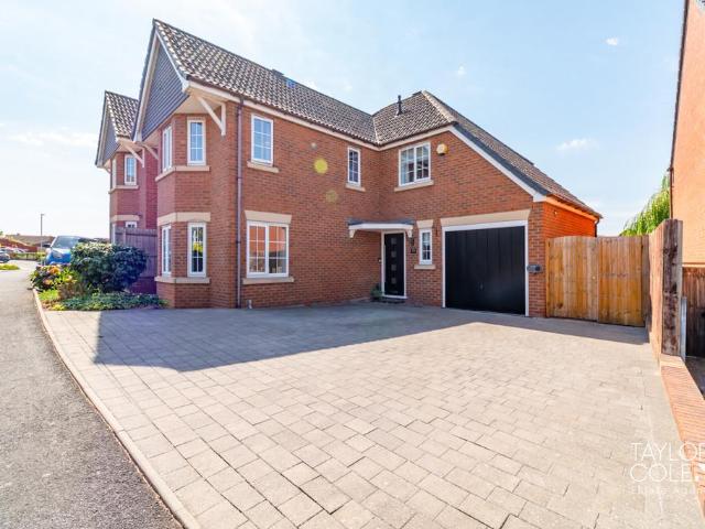 4 bedroom detached house for sale