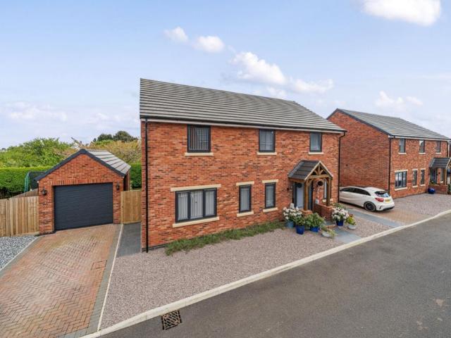 4 bedroom detached house for sale