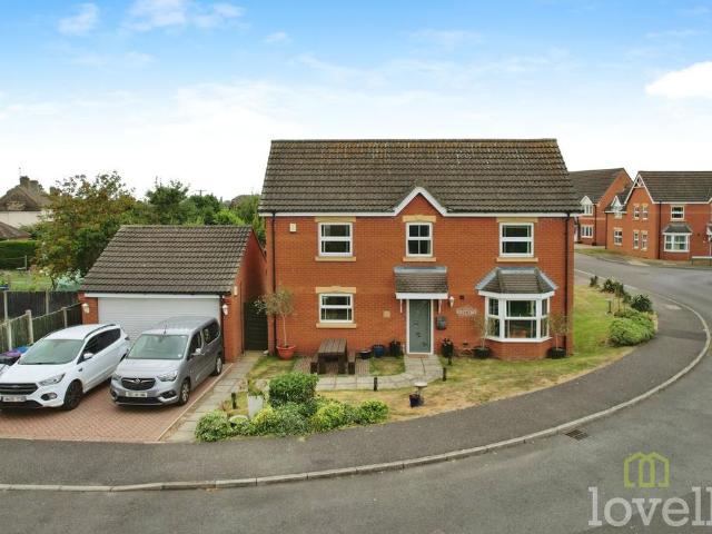4 bedroom detached house for sale