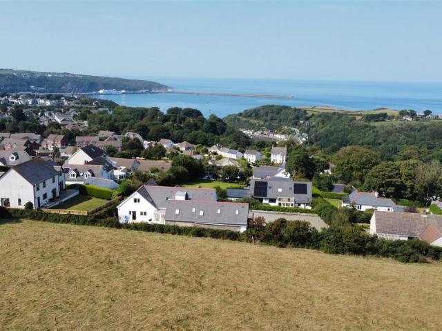 4 bedroom detached bungalow for sale
