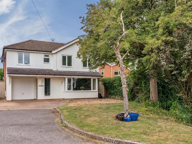 5 bedroom detached house for sale