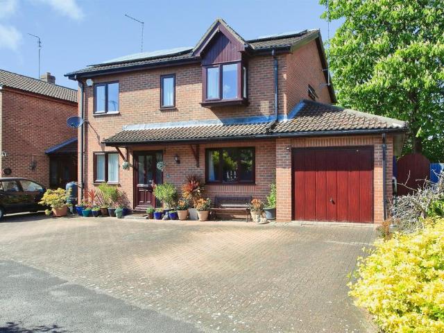 4 bedroom detached house for sale