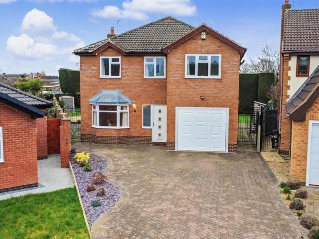 4 bedroom detached house for sale