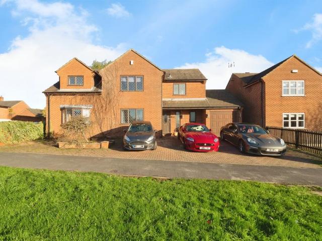 4 bedroom detached house for sale