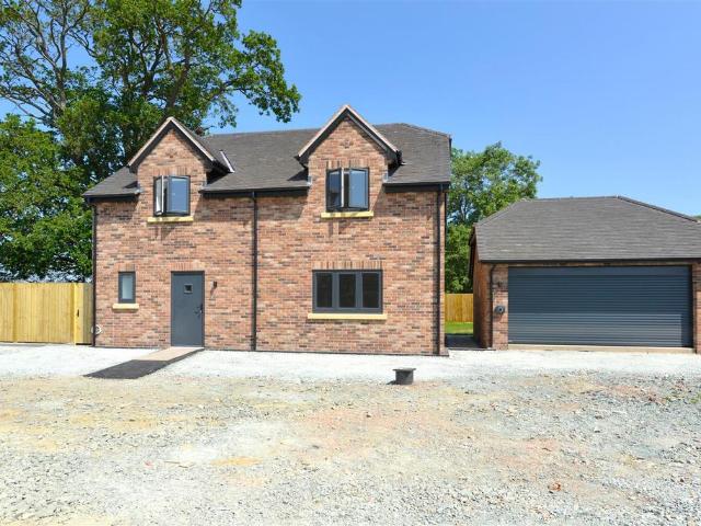 4 bedroom detached house for sale