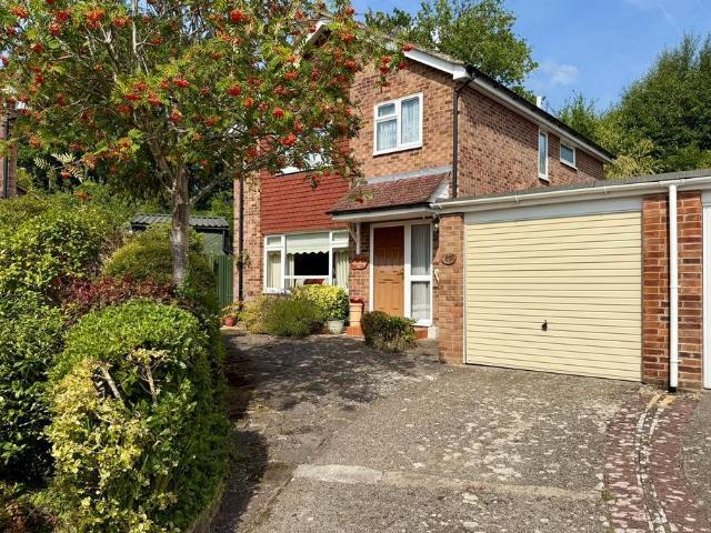 4 bedroom link detached house for sale