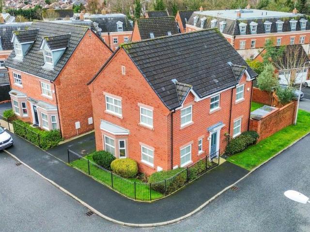 4 bedroom detached house for sale