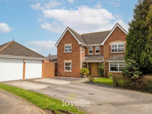 4 bedroom detached house for sale