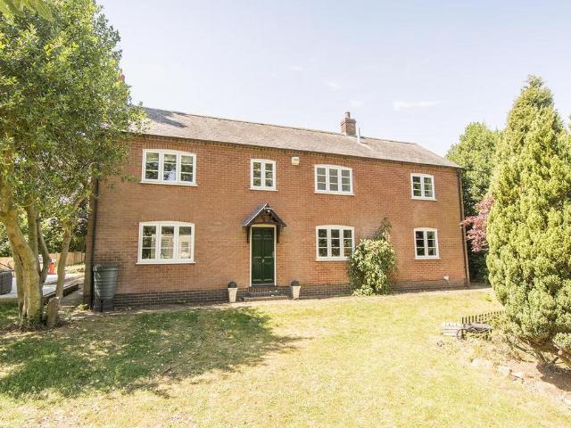 4 bedroom detached house for sale