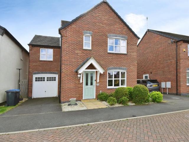 4 bedroom detached house for sale