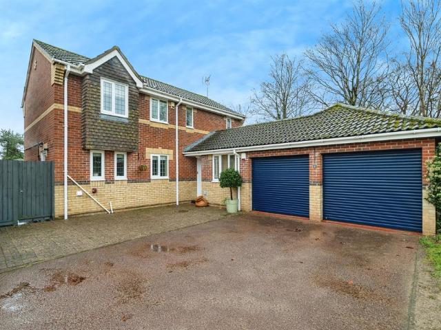4 bedroom detached house for sale