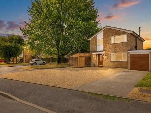 4 bedroom detached house for sale