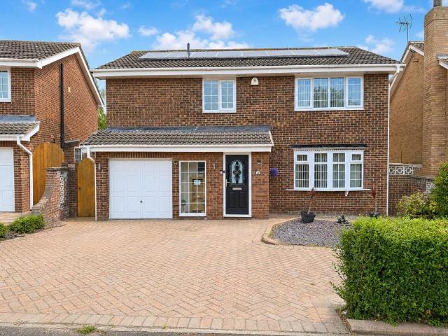 4 bedroom detached house for sale