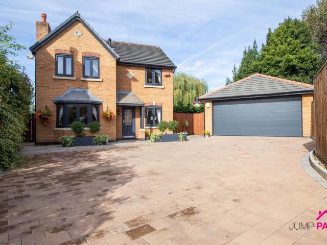 4 bedroom detached house for sale
